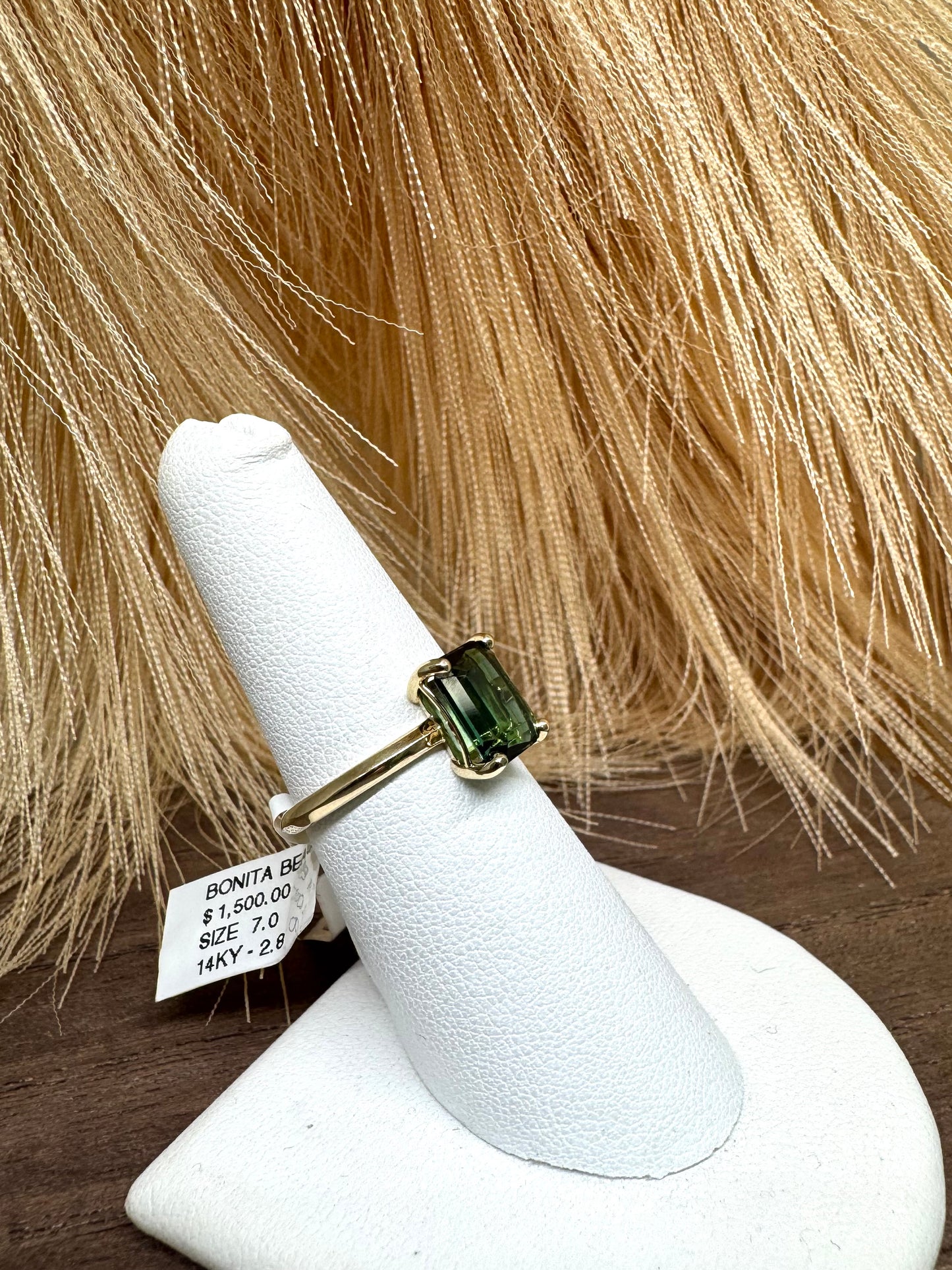 14KY AA Green Tourmaline 2.50ct size 7 (2.8g)