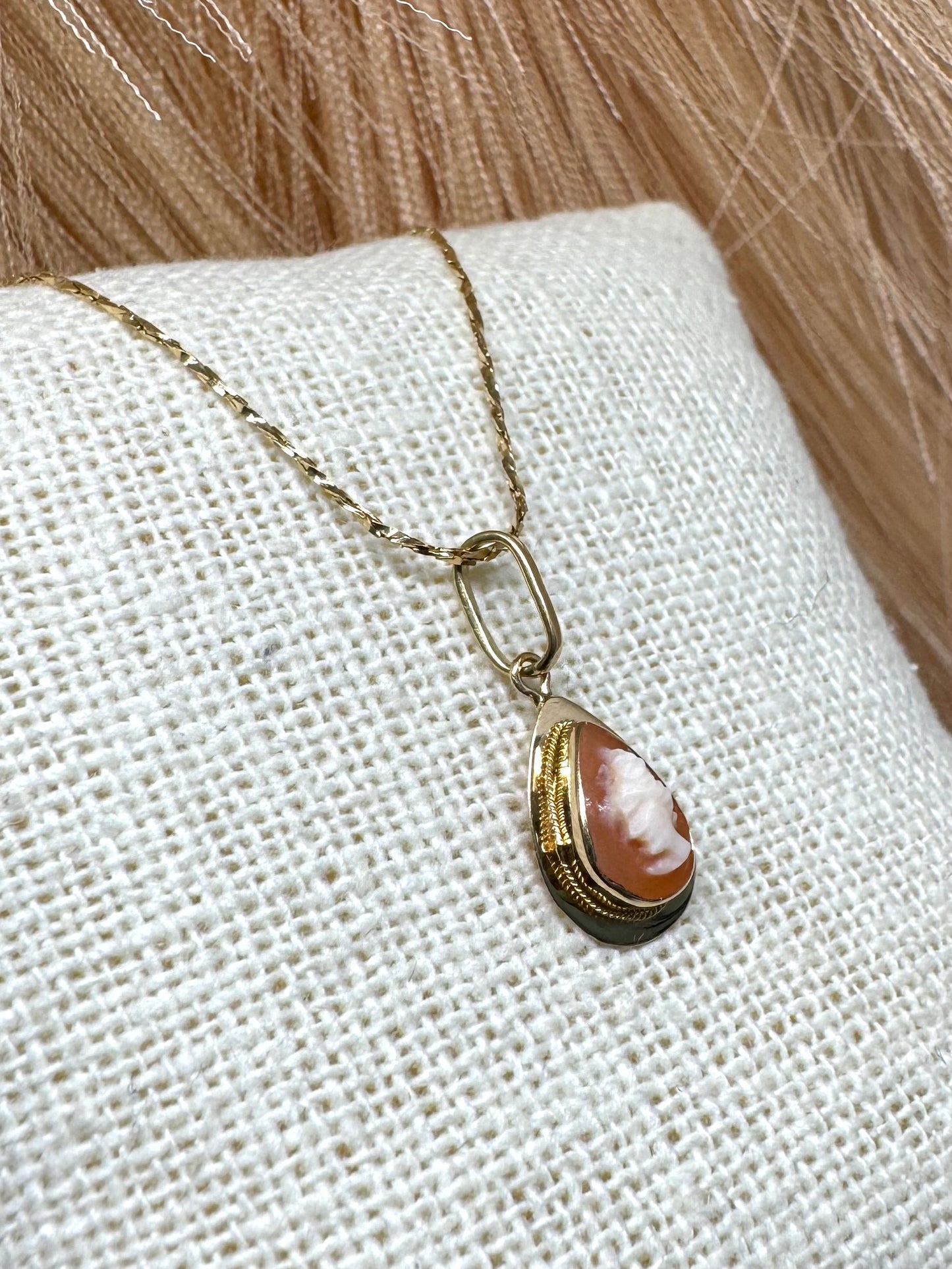 14KY Vintage mini Cameo necklace
